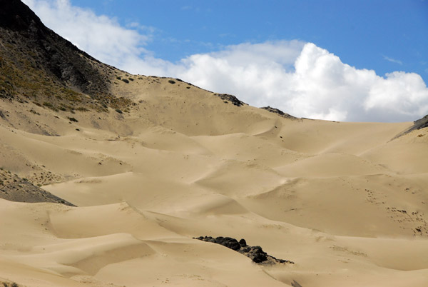 Sand dunes on the south bank of the Yarlung Tsangpo River just west of Tsetang