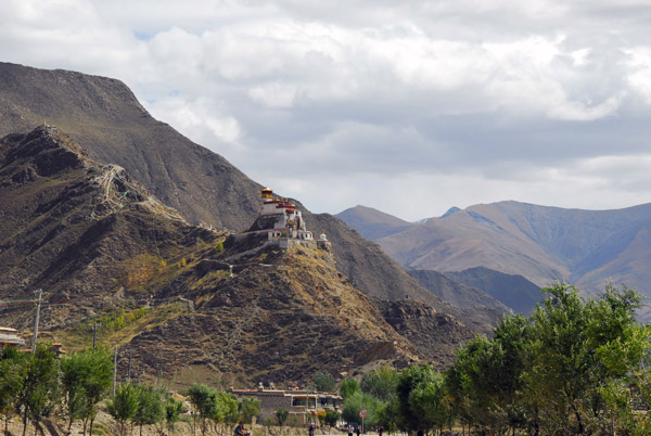The Yarlung Valley south of Tsetang