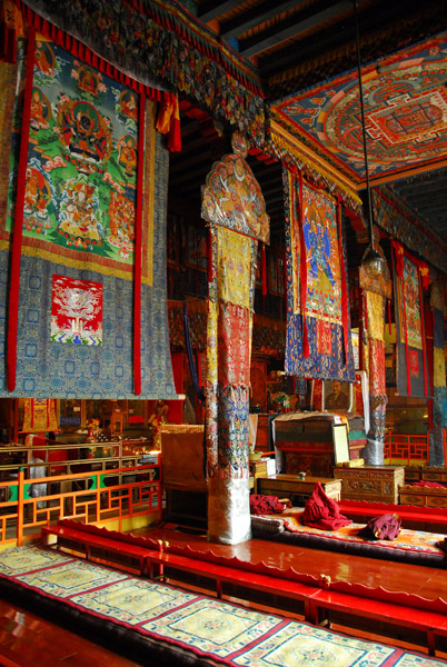 Monks chant in rows facing each other