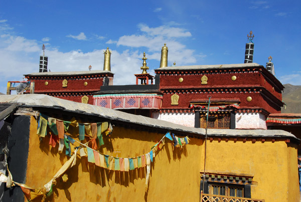 Second level terrace of the Tsuglagkhang, Trandruk Monastery (Chang Zhu)
