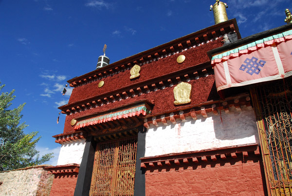Inside is the famous pearl White Tara (no photos) said to have been made by Princess Wencheng