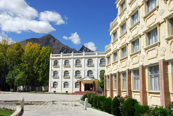 Forecourt of the Tse Dang Hotel, Tsetang
