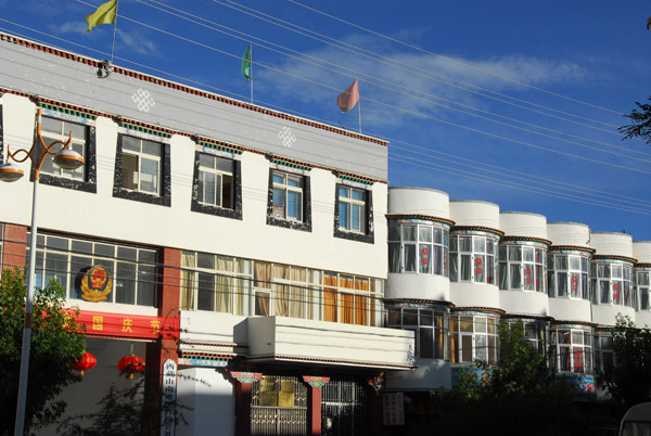 Nadong Lu, Tsetang