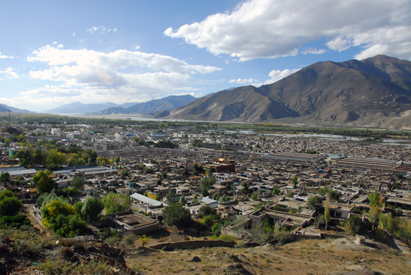 View west from the hills above old town Tsetang up the Yarlung Tsangpo