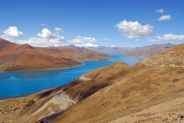 The surreal Yamdrok-tso, one of Tibet's 3 Sacred Lakes