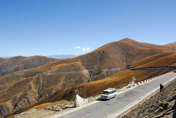 The Friendship Highway leading to the south side of Gampa-la Pass and Lake Yamdrok