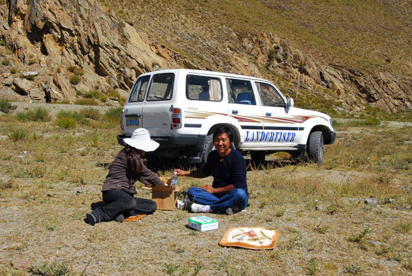 Picnic lunch stop on the shore of Yamdrok-tso Lake