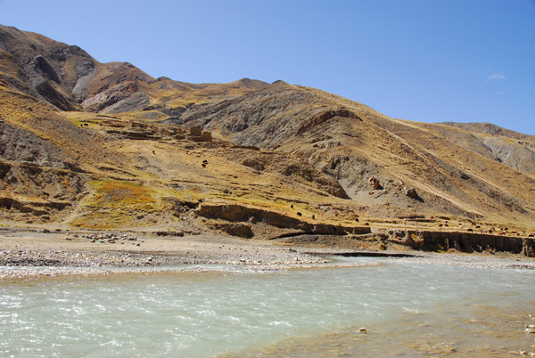 The water of this river will be captured behind a hydroelectric power station before joining the Yarlung Tsangpo at Shigatse