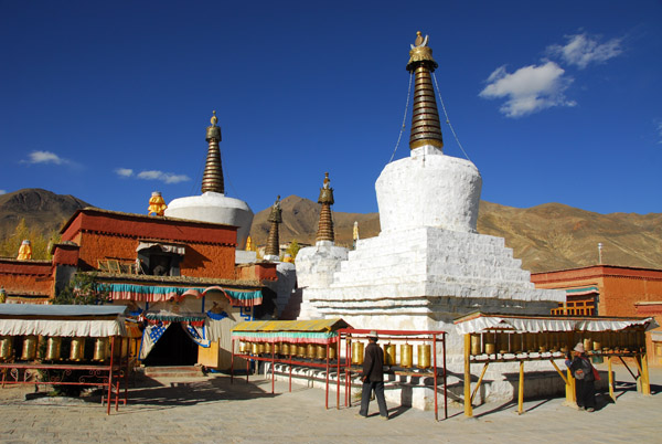 Mani Lhakhang (prayer wheel temple) and chrten (stupas) Rabse Nunnery