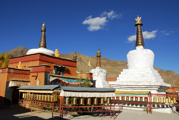 Mani Lhakhang (prayer wheel temple) and chrten (stupas) Rabse Nunnery