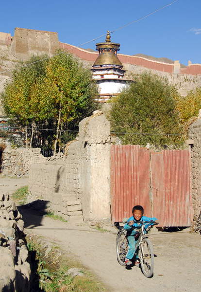 Circling to the west of Pelkor Chde Monastery