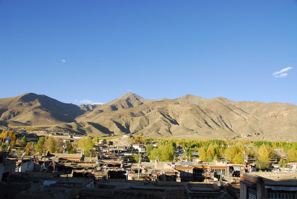 The eastern half of old town Gyantse from the ridge saddle path