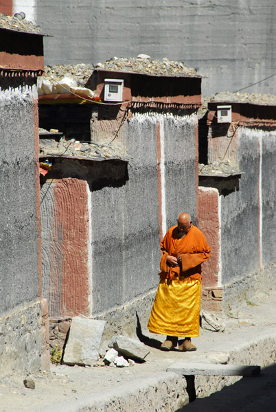 Old monk, Sakya Monastery
