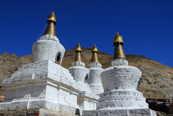 North Sakya chörten (N28.909/E88.0176)