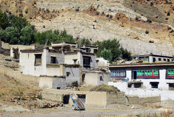 Roadside village, Sakya Valley