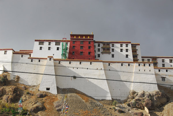 Shigatse Dzong, like a miniature Potola Palace