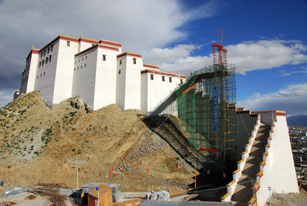 Staircase leading to the main entrance at the west end of Shigatse Dzong