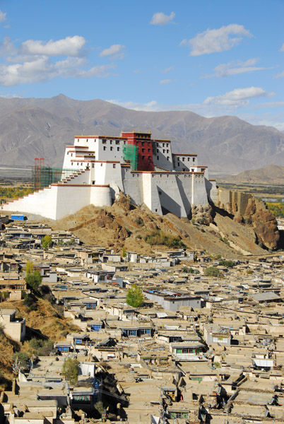 Shigatse Dzong with the flat roofs of Old Town