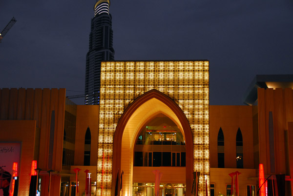 Entrance to Dubai Mall at night
