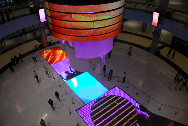 Dubai Mall - Fashion Catwalk Atrium