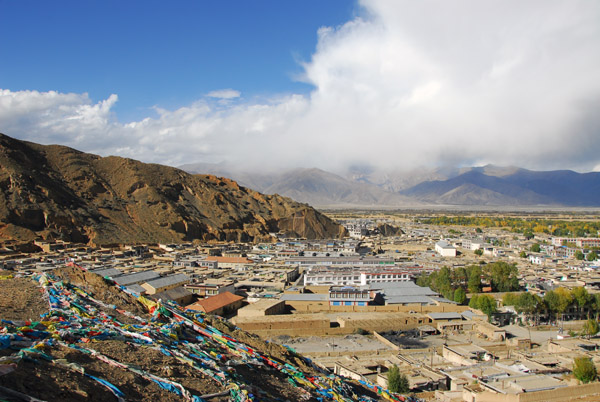 View of the area of Shigatse north of the castle