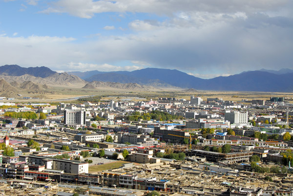 Shigatse is the second largest city in Tibet with a population of 80,000