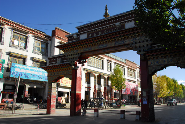 Another pass along the pedestrianized Buxing Jie street