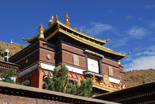 Sisum Namgyel, Tomb of the 10th Panchen Lama, who died in 1989