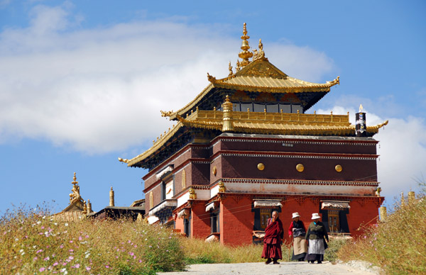 Tashi Langyar, Tomb of the 5th-9th Panchen Lamas