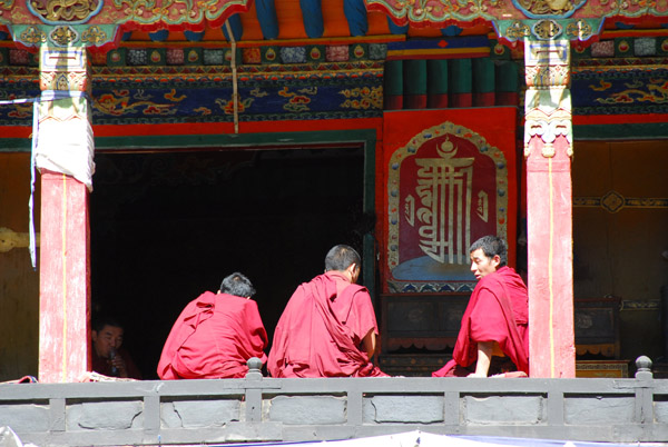 Tibetan monks, Kelsang Temple Complex