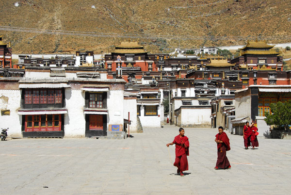 Monks returning from the noon assembly