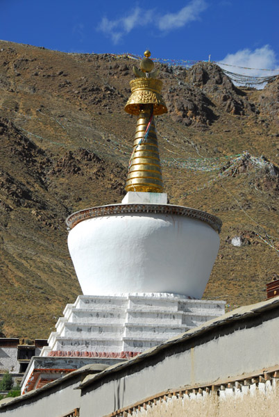 Stupa on the west side of Tashilhunpo Monastery