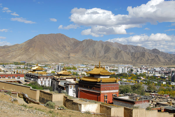 Tashilhunpo Kora Circuit along the north wall of the monatery