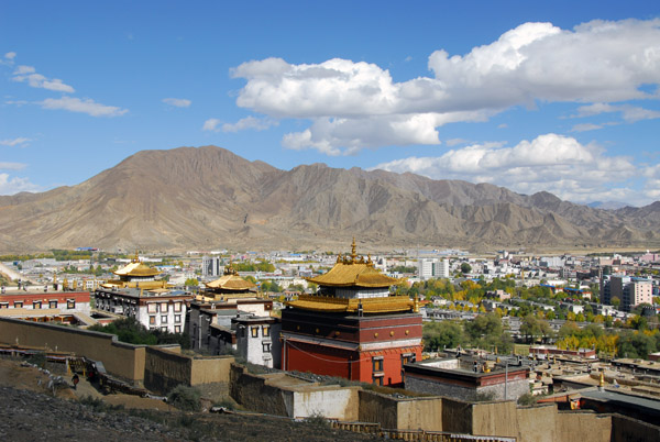 Tashilhunpo Monastery and the city of Shigatse