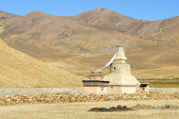 Chörten (stupa) N29.158643/E88.049944)