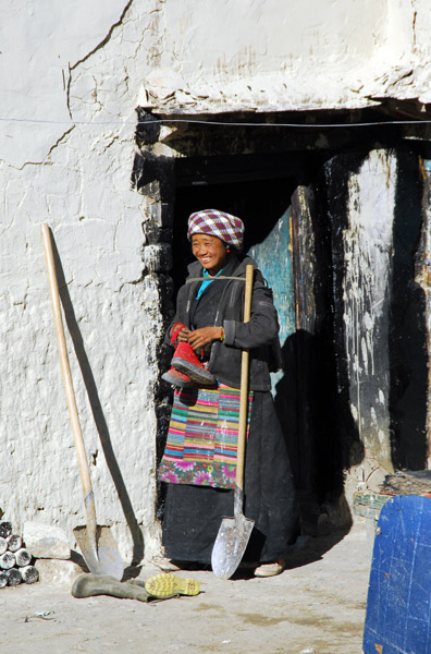 Tibetan woman at the 5000 km village