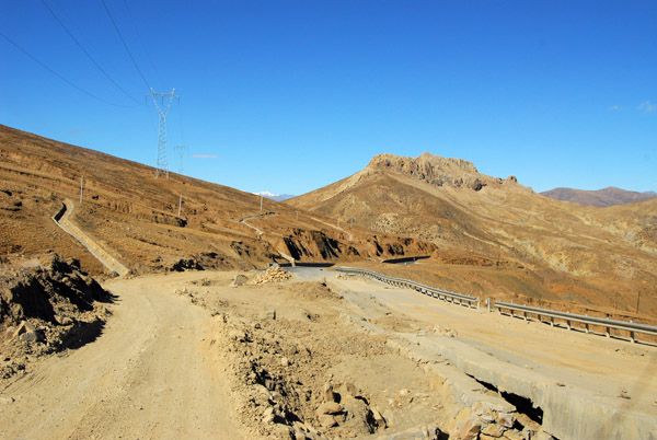 Road construction on the Friendship Highway over Tropu-la Paa km 5014