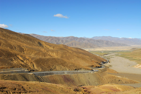 We're going to make the detour to Sakya Monastery 24 km prior to Lhatse