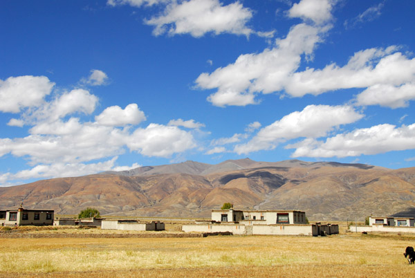 Valley west of Lhatse