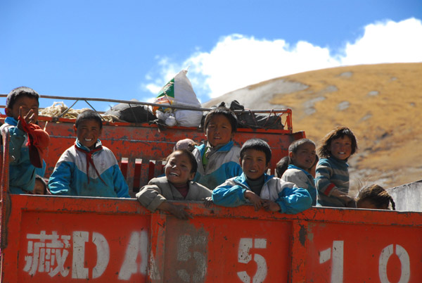 Tibetan school kids in the back of a truck