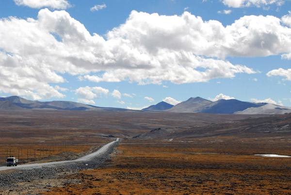 The Friendship Highway continues its journey to the southwest towards New Tingri and Shegar