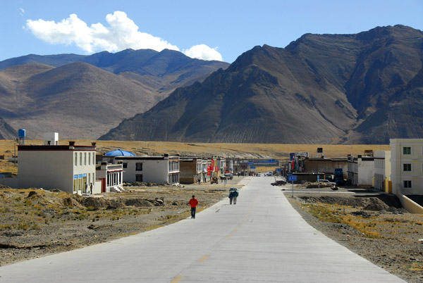 Entering New Tingri, a town born of tourism to Mt Everest