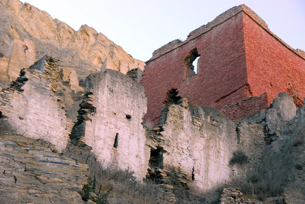 Temple ruins in red, Shegar