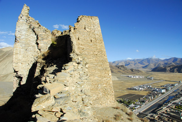 Ruined watchtower, Shegar Dzong