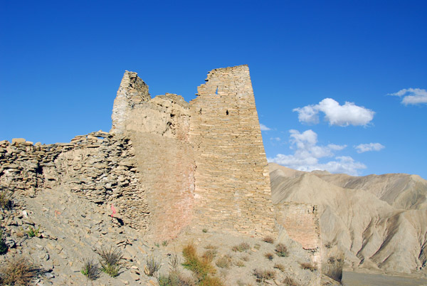 Watchtower and western wall, Shegar Dzong