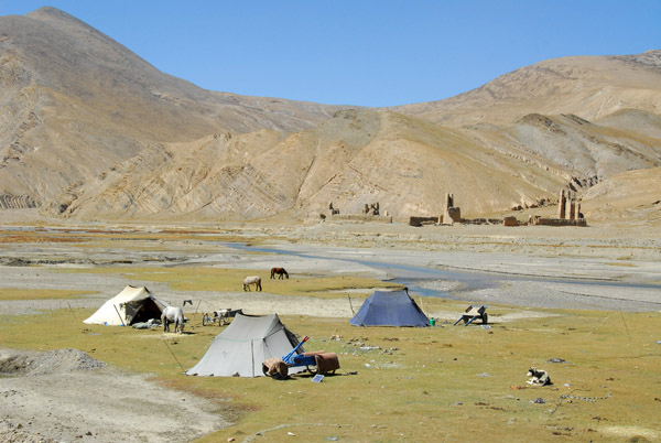 Tibetan nomad tents along the river across from the ruins