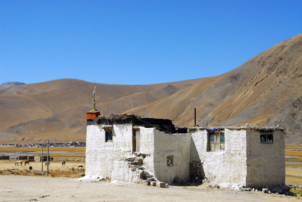 Whitewashed Tibetan house along the Friendship Highway