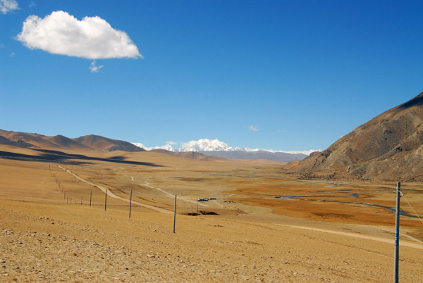 Road leading west through the Kyirong Valley and Mt. Xixiabangma base camp