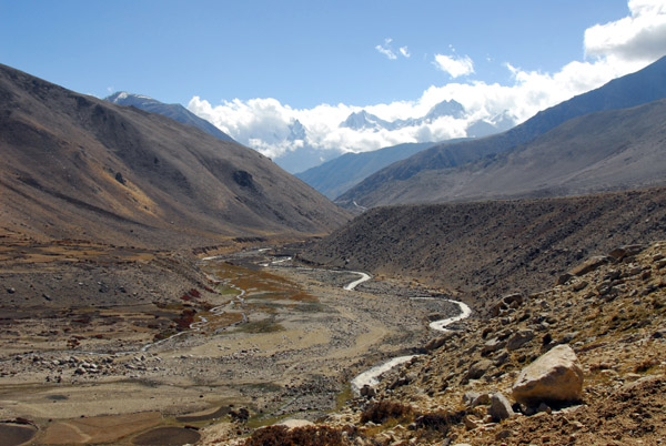Matsang Tsangpo river valley descending towards Nyalam and Nepal (N28.254/E86.015)