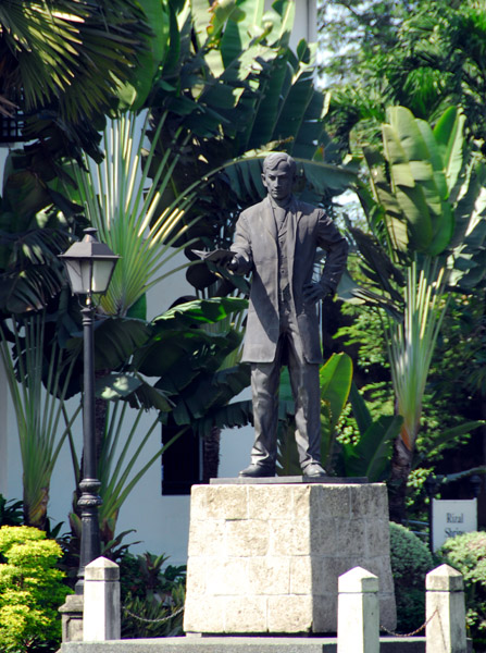 Rizal statue, Fort Santiago
